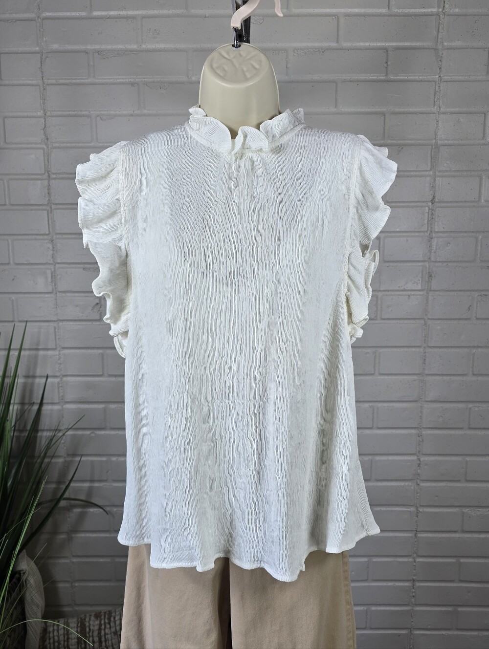 THML Ivory Textured Ruffle Sleeve Blouse Large - Picture 3 of 8